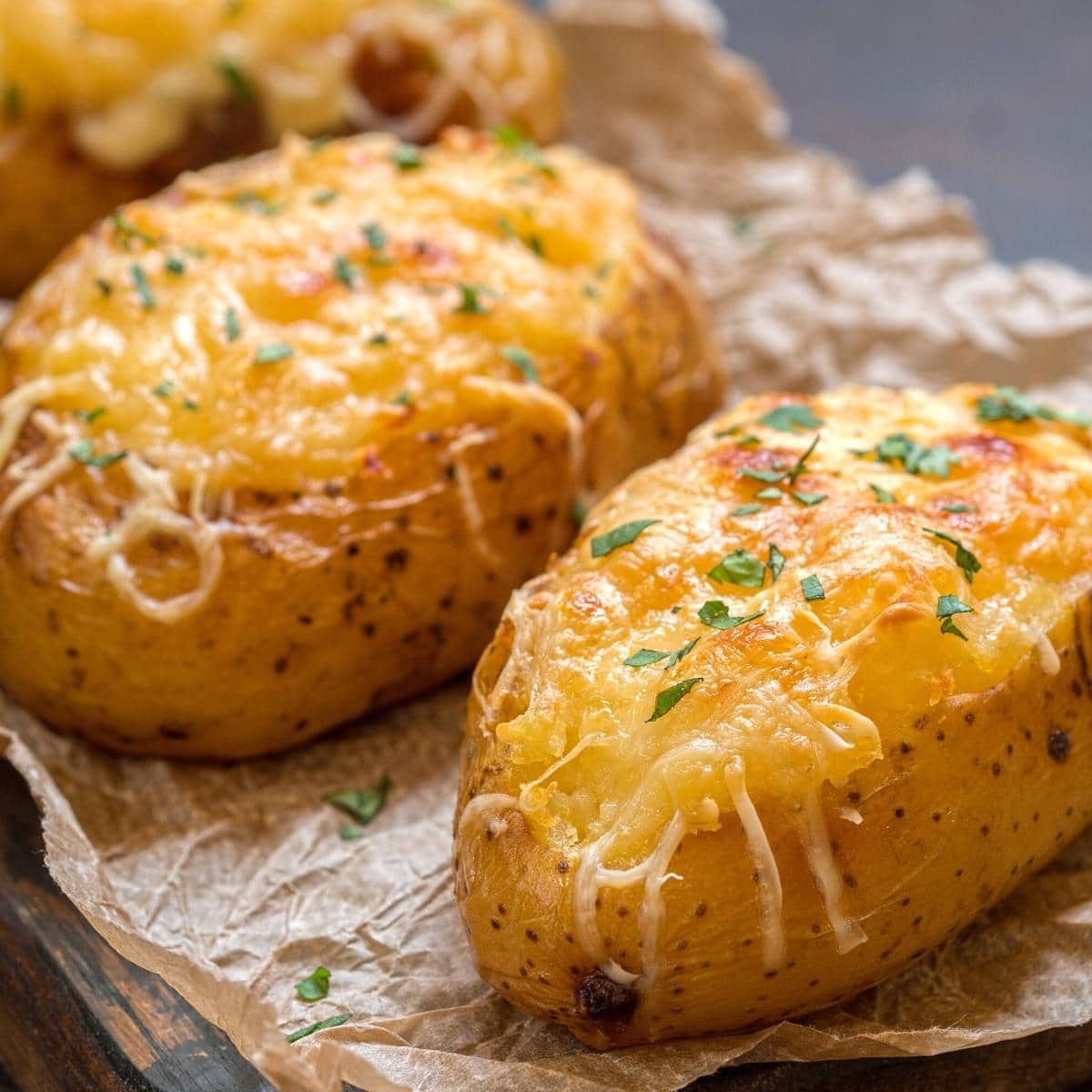 What Goes With Baked Potatoes? 25 Amazing Dishes