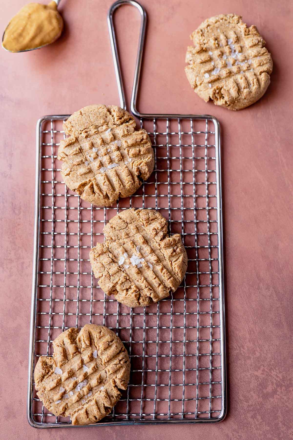 A small silver rack topped with peanut butter cookies.