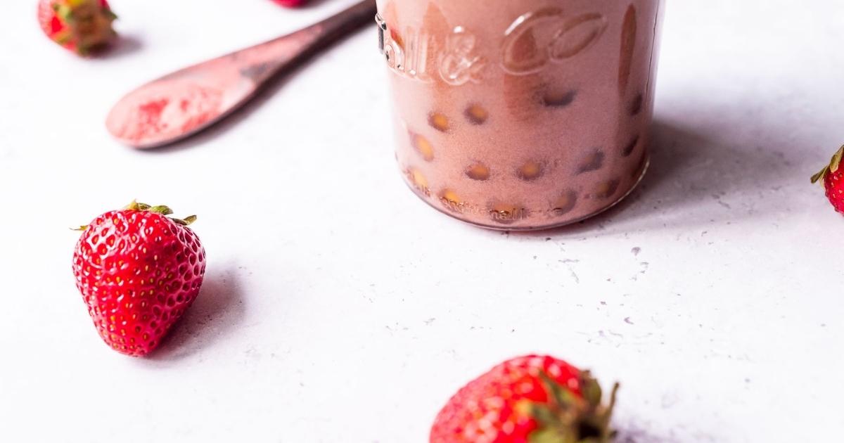 Strawberry Milk Tea (Boba Tea) - MOON and spoon and yum