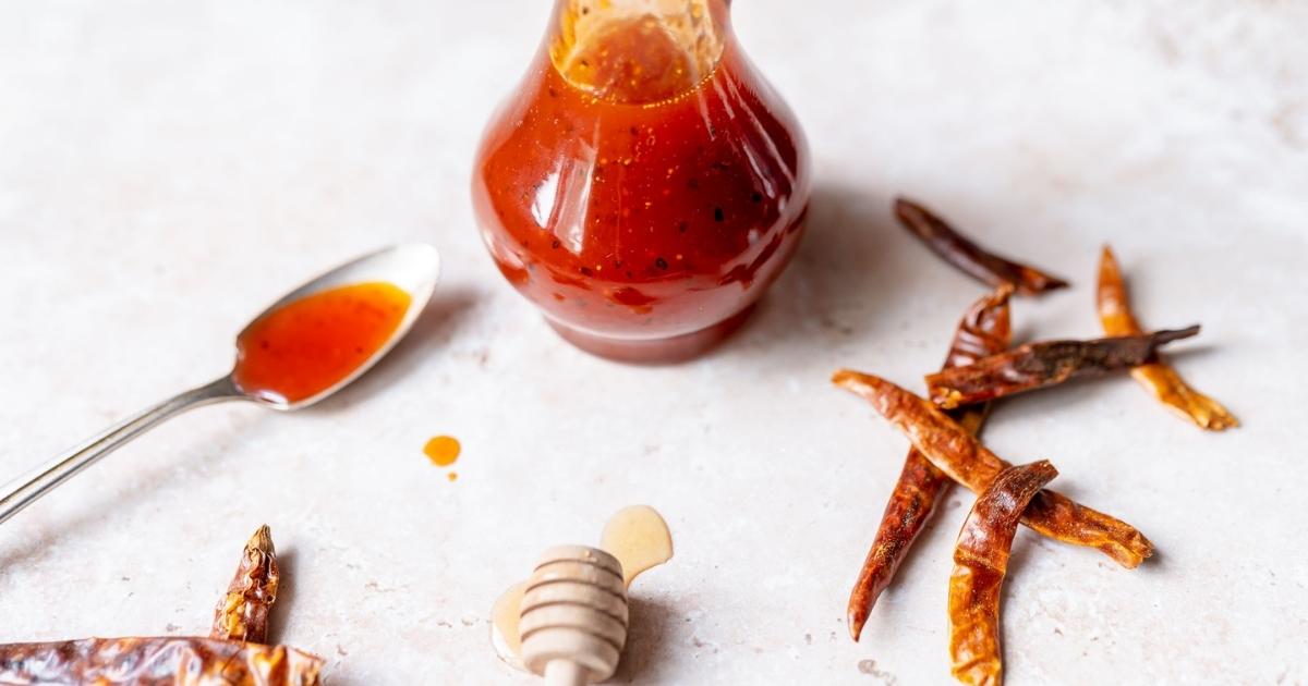Easy Honey Sriracha Sauce - MOON and spoon and yum
