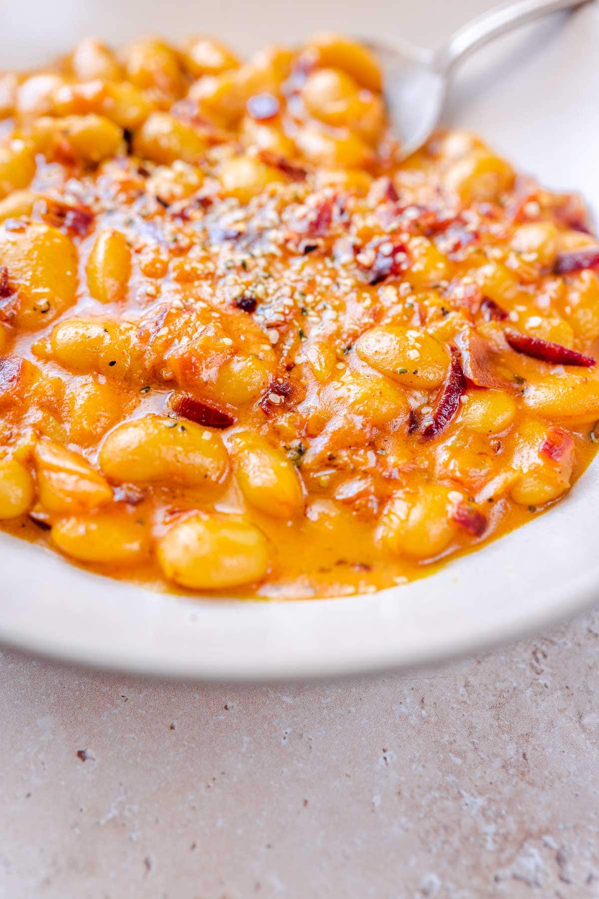 Close shot of a bowl of cooked beans.