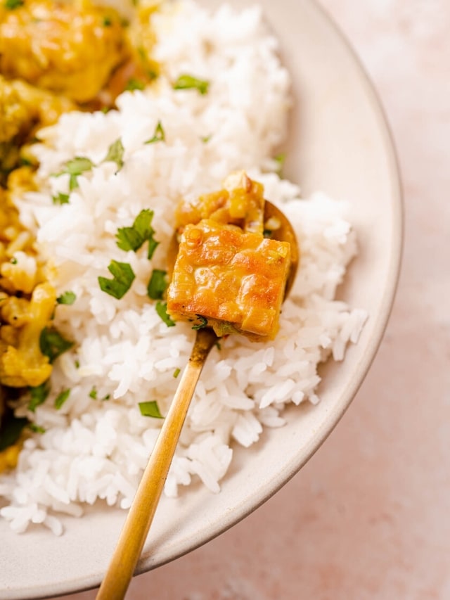 How to Make Yellow Tempeh Curry