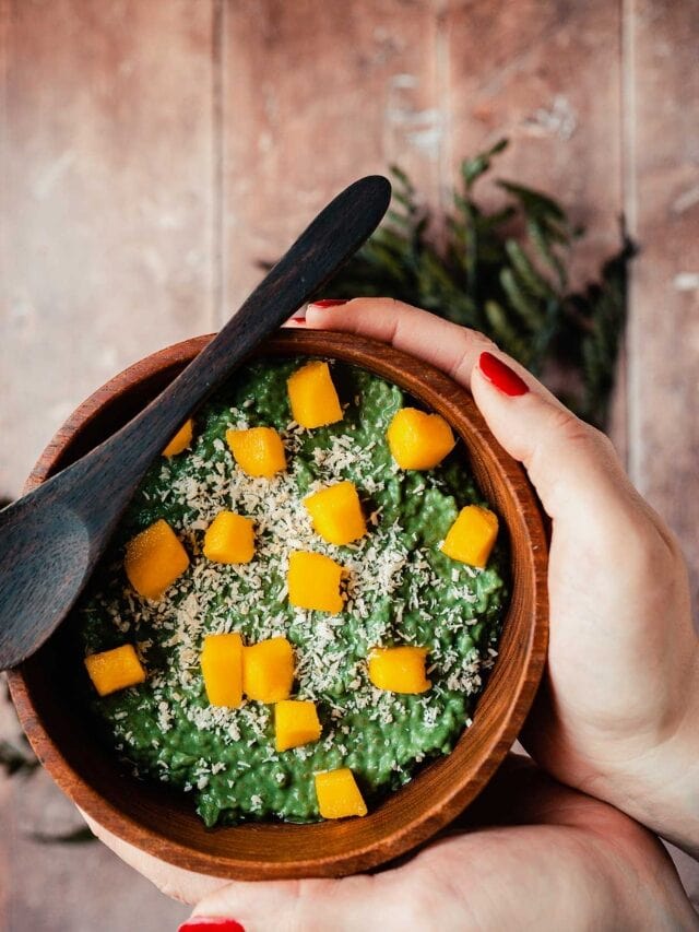 How to Make a Tropical Green Chia Pudding Bowl