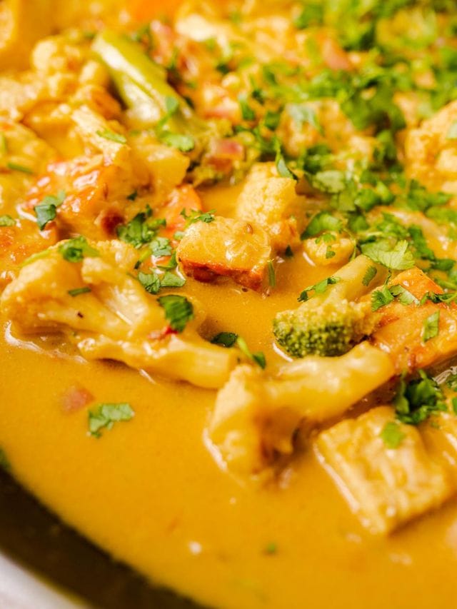 Vegan Yellow Tempeh Curry Recipe