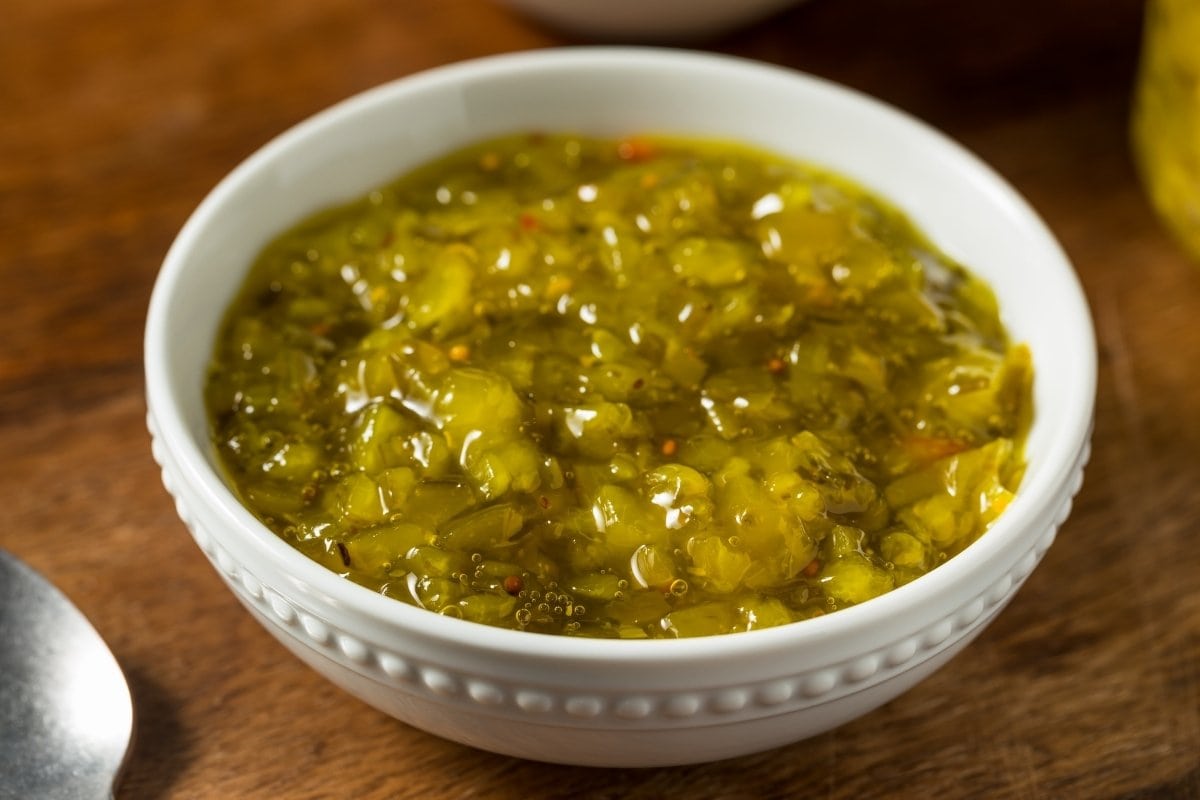 A bowl of green sauce.