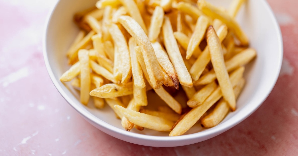 How to Make Air Fryer Frozen French Fries - MOON and spoon and yum