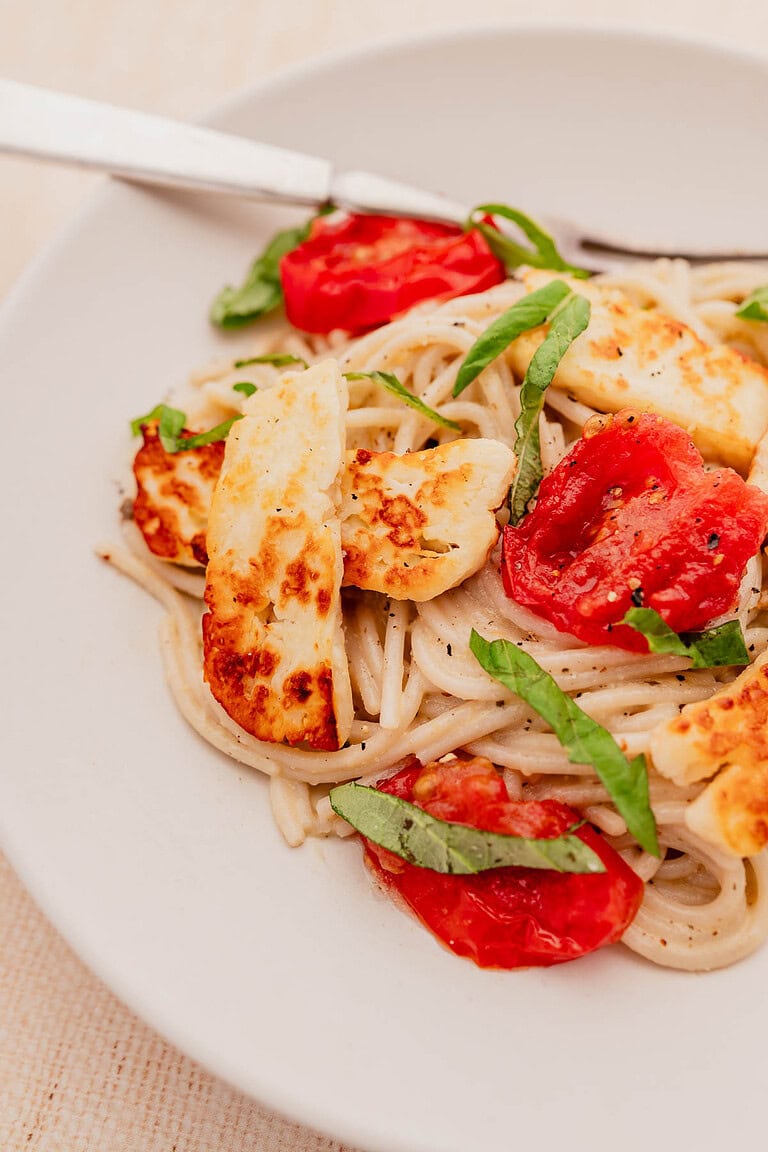 creamy-halloumi-pasta-moon-and-spoon-and-yum