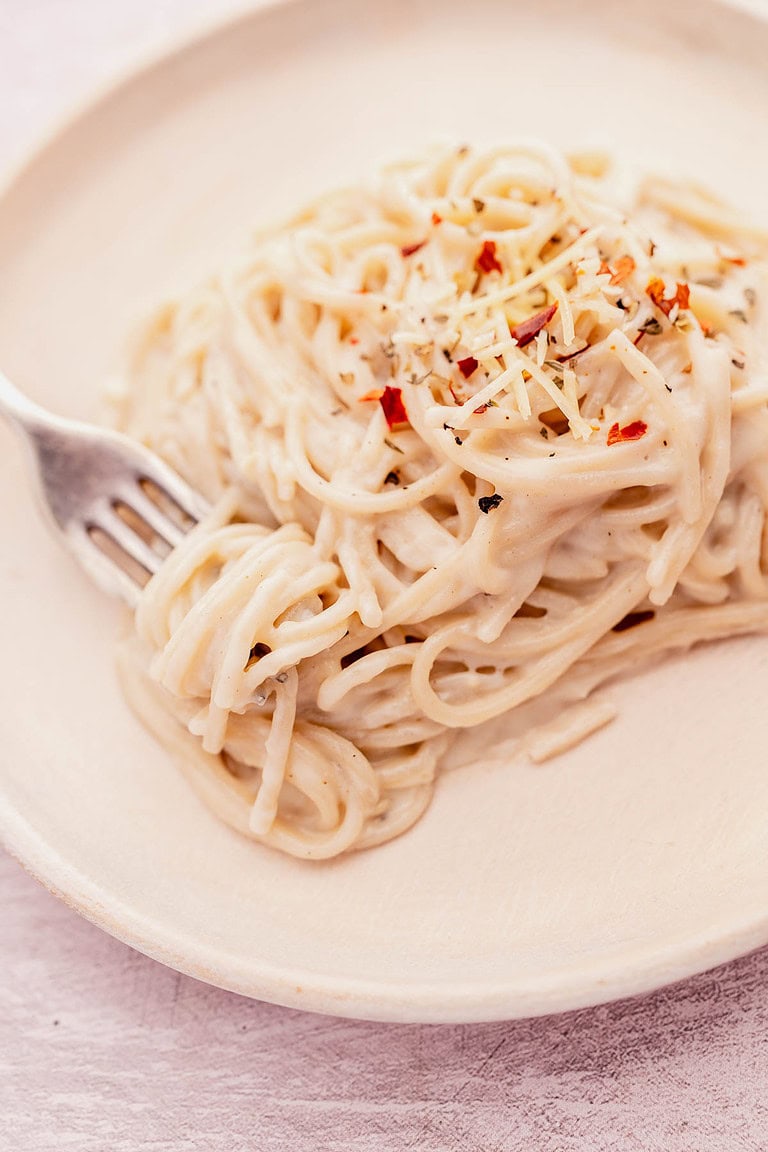 Creamy One-Pot Garlic Parmesan Pasta - MOON and spoon and yum